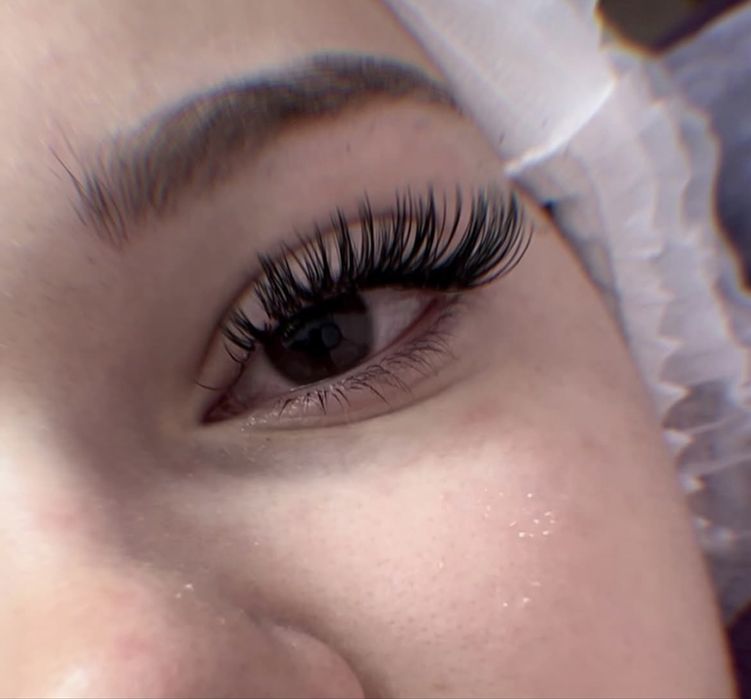 Наращивание ресницы