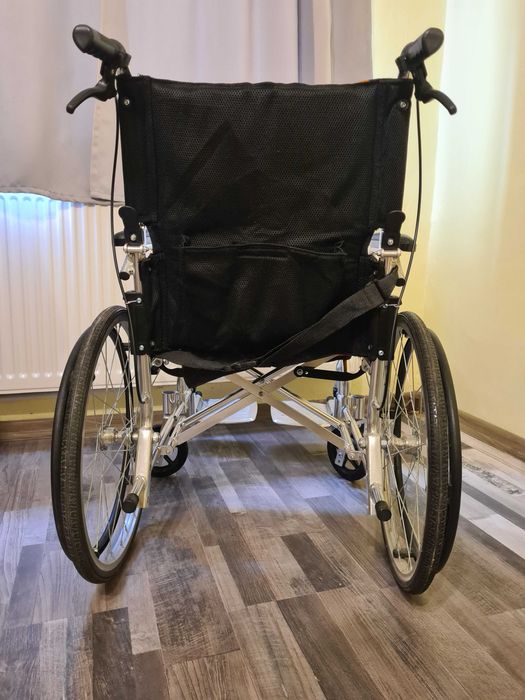 Scaun cu rotile pliabil