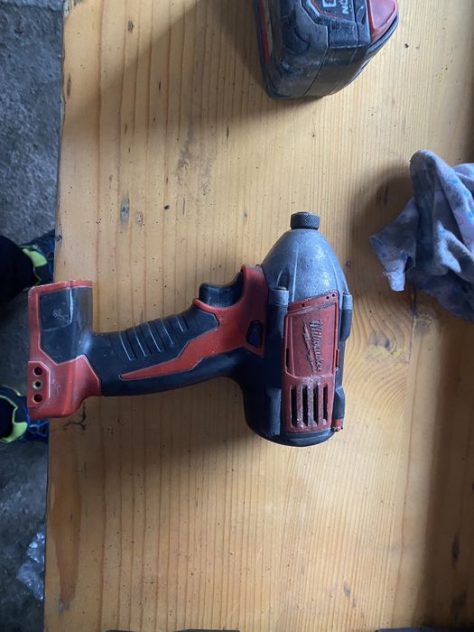 Импакт 18М и Батерии Milwaukee 18M 5Am