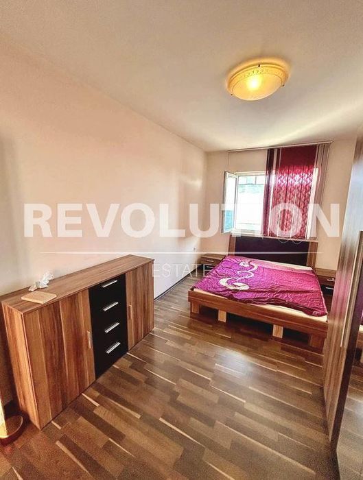 Тристаен апартамент в района на Завод Дружба!