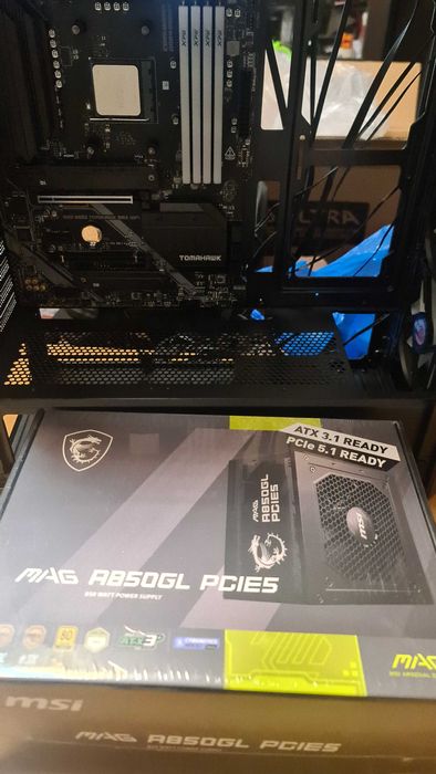 Продавам компютър RX 7700 XT, amd Ryzen 7 5800x, 2tb ssd, 64gb ram