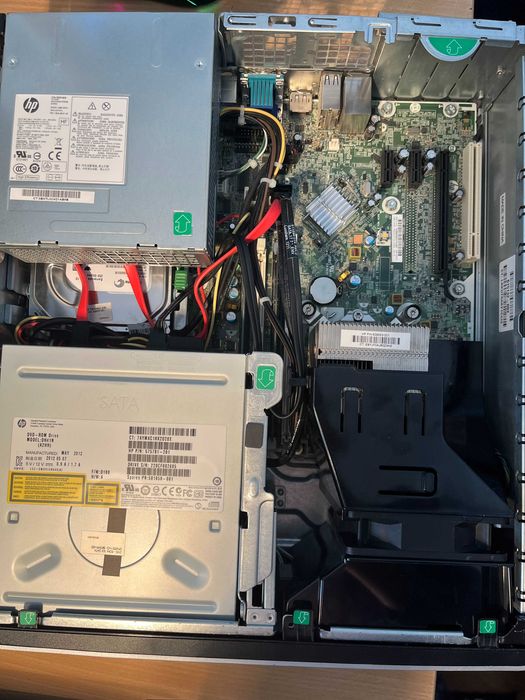 Настолен компютър HP Compaq с монитор, клавиатура и мишка