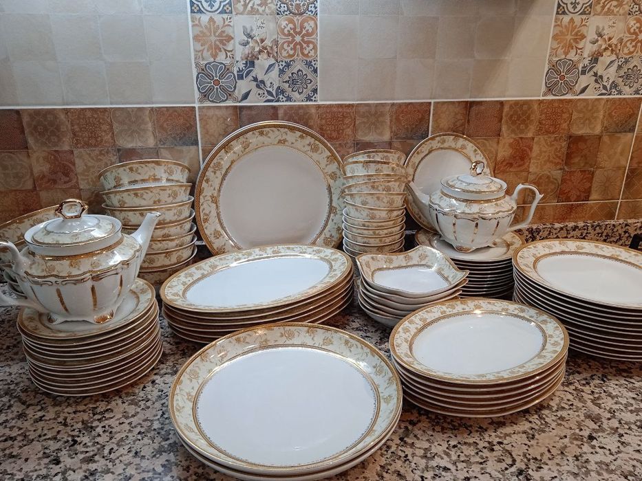 Новый  очень  красивый набор. В отличном состоянии