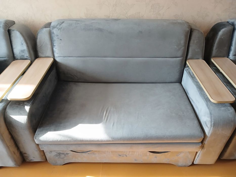 Продам диван с кресло кроватями.
