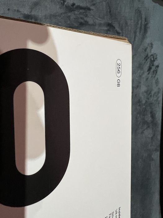 Vand Oculus QUEST 2 folositi foarte putin si in stare buna. 256GB