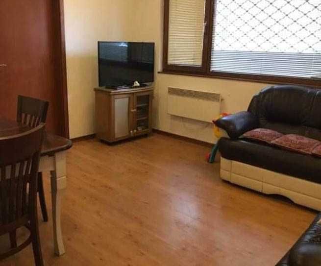 Тристаен апартамент под наем в кв. Оборище