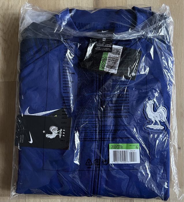 Детски футболни горнища на Англия и Франция!!! NIKE. Чисто нови!