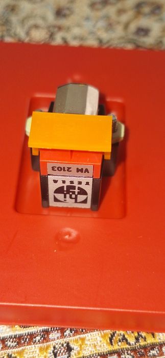 Doză magnetică stereo Tesla VM 2103. 
Compatibilă cu diverse pick-up-u