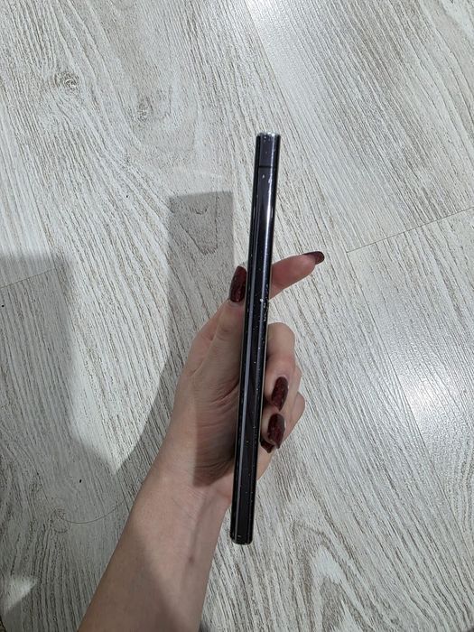 Samsung Galaxy S23 Ultra – 256 GB – Funcțional, DAR cu ecran spart