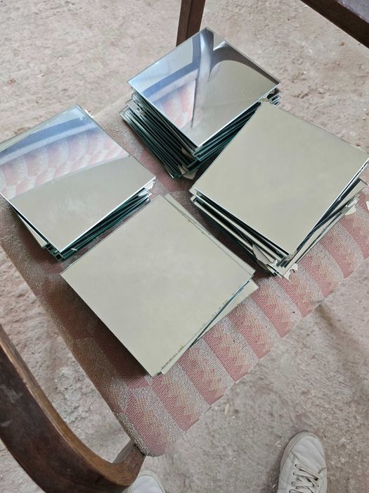 Огледални плочи за стена