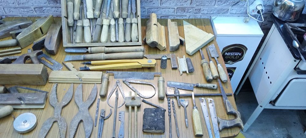 Инструменты для плотника и столяра по работе с деревом