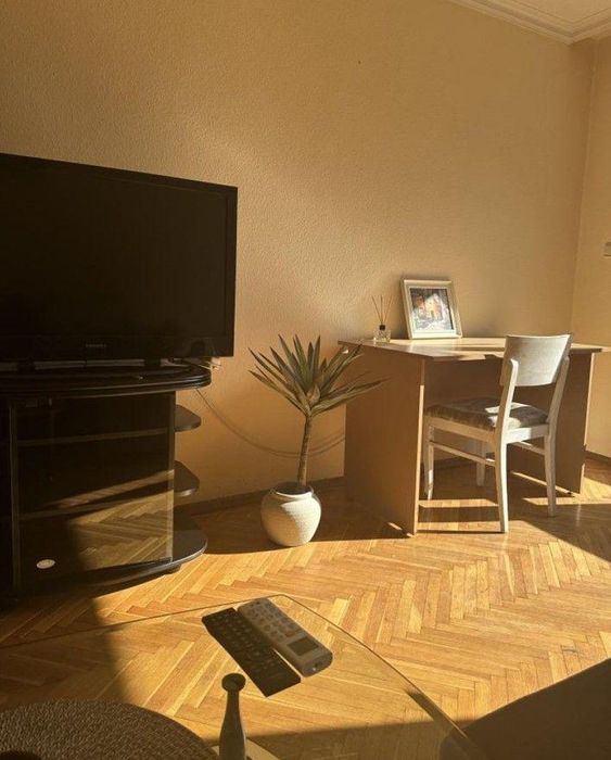 Дава се под наем Тристаен апартамент в София, Стрелбище - 95 кв.м за 745 € - Снимка #3
