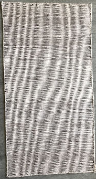 Продава килимче 100% вълна 70/135