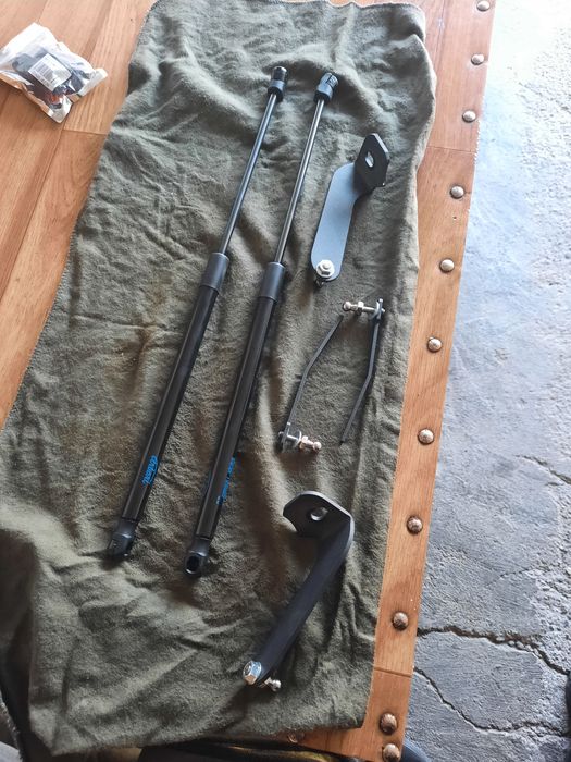 Хундай туксон стойки капота.