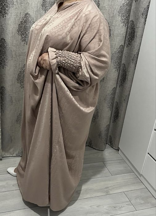 Пудровое платья