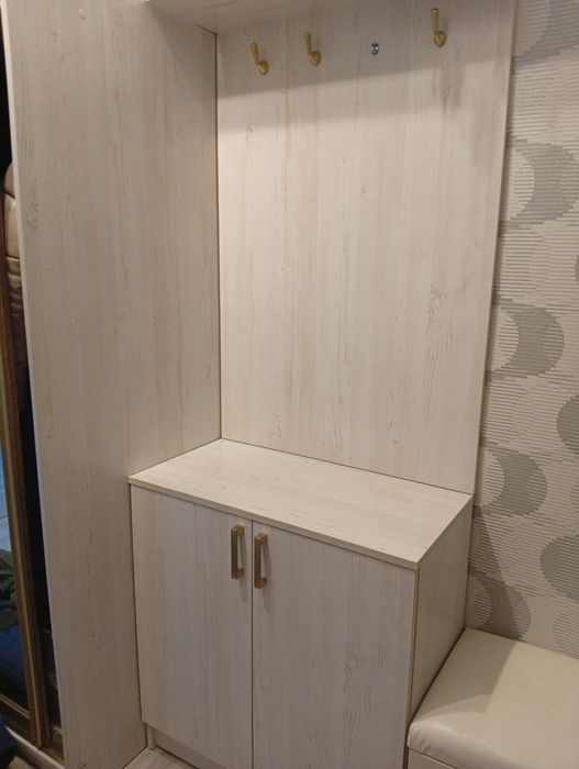 Продам обувницу б/у