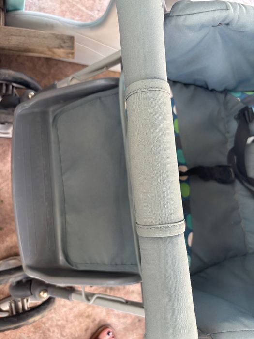 Коляска целая, но выгорел цвет