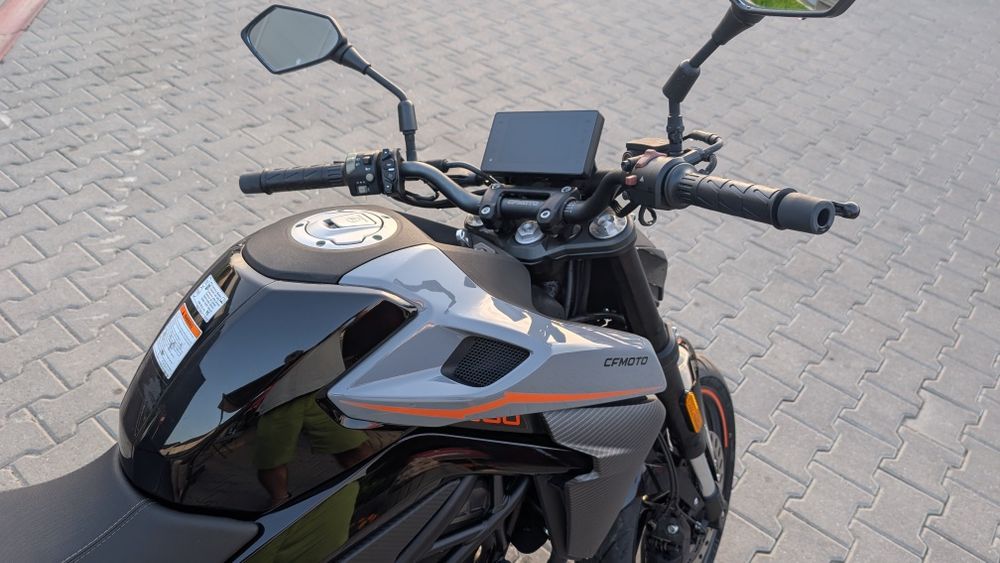CFMoto 300NK - 860 km - in garantie