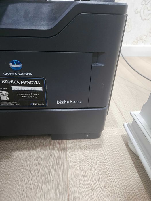 Multifunctionala Konica Minolta alb negru 4052 A4