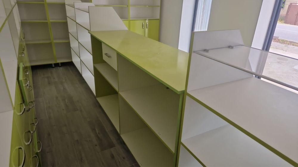 Мебель полки витрины