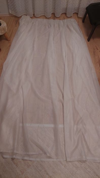 Перде, цвят екрю от органза с орнаменти на плата