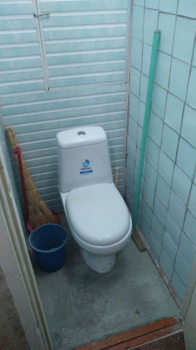 1в2/1/4 Ттз-2 около базара. Площадь 38м². Не торец. Балкон 1.5×6