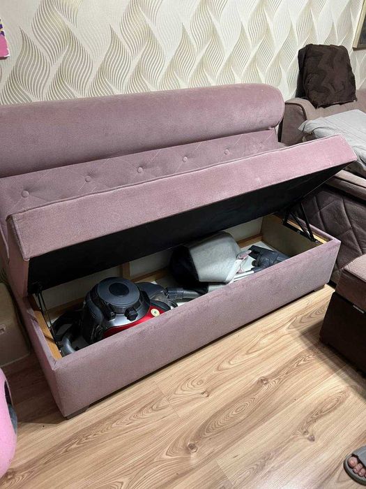 СРОЧНО! Продам диван пудрово-розового цвета