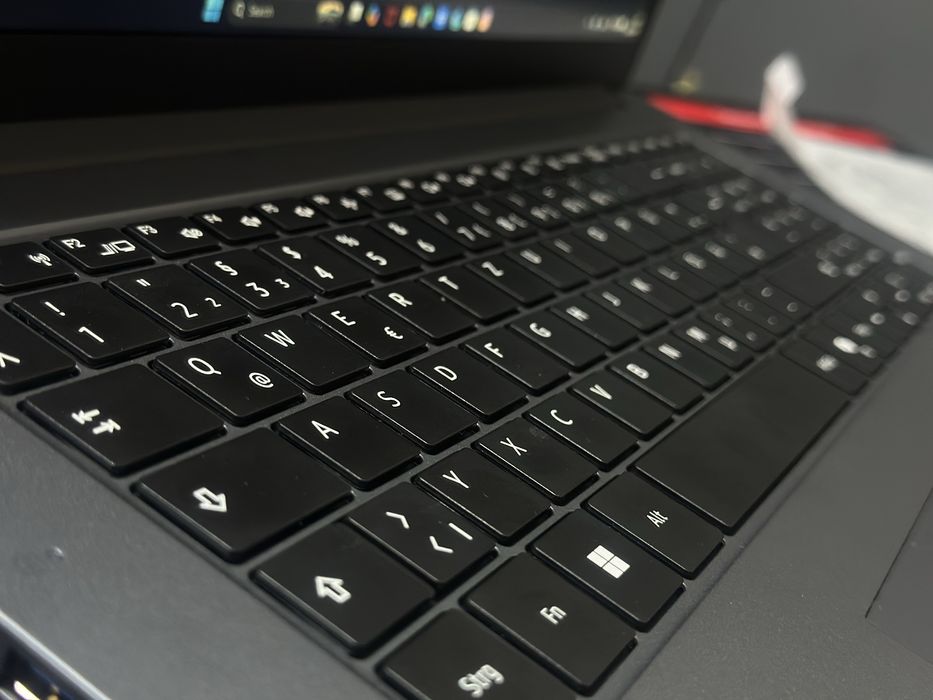 Офисный ноутбук Medion made in Germany AMD Ryzen 5-7430U 16/512GB