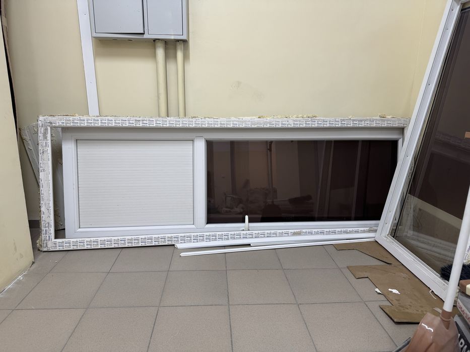 Пластиковые двери и окно