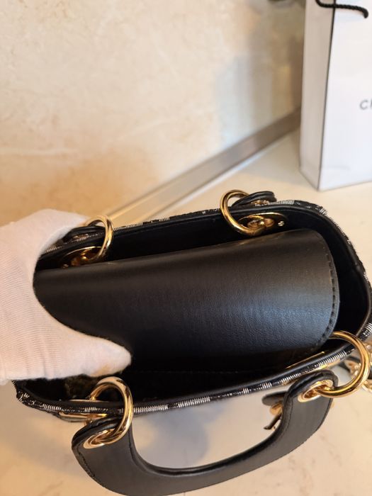 Нова дамска чанта Lady Dior mini