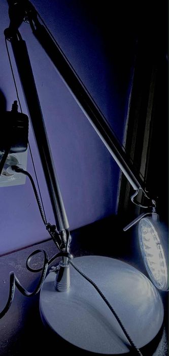 Настолна лампа за маникюр