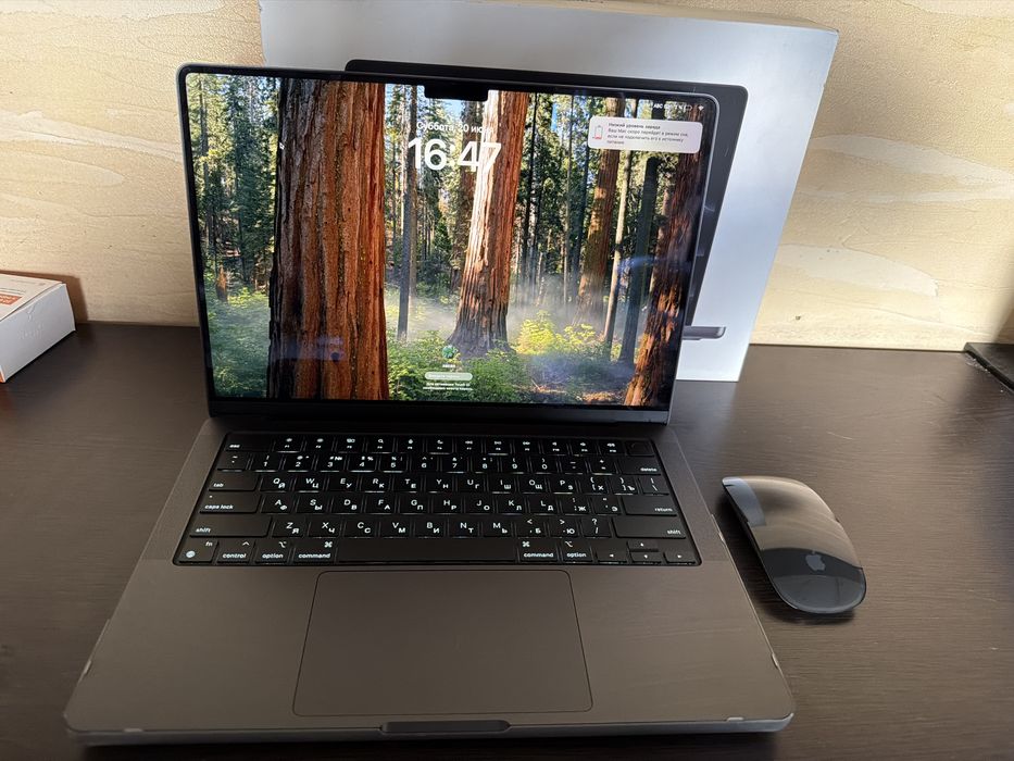 MacBook Pro M4 Pro chip 24GB memory 1TB storage