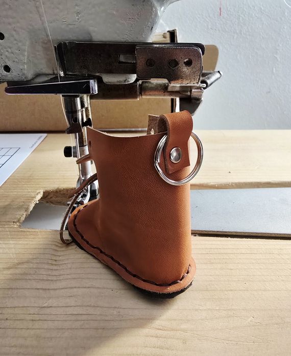 Ghetuta piele breloc cadou handmade