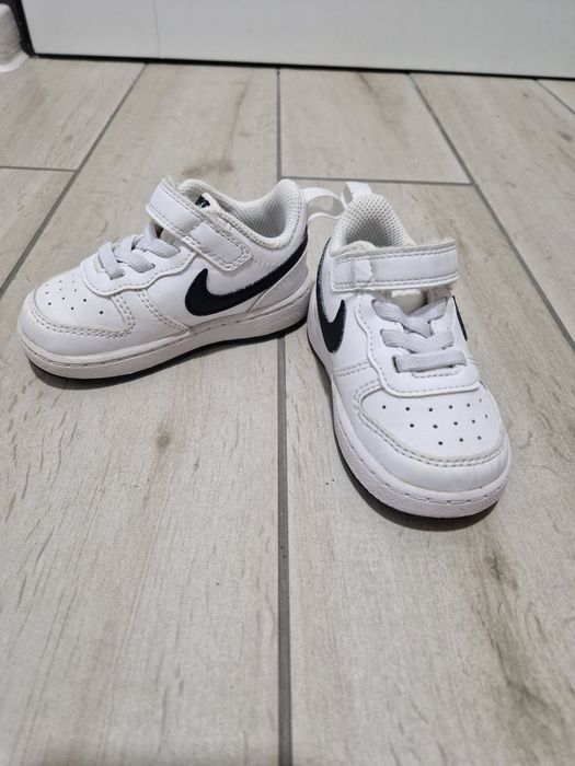 Adidadi și sandale nike mărimea 22 aproape noi