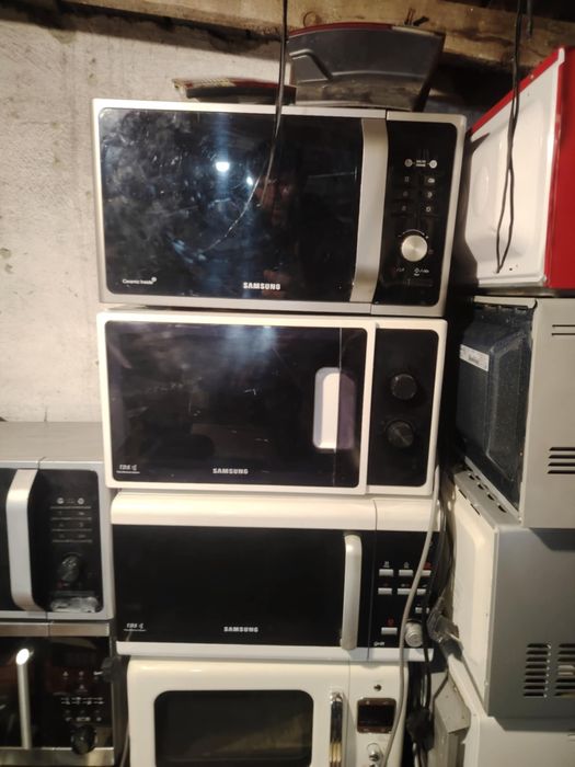 Cuptoare cu microunde Samsung Beko Deawoo Candy Electrolux alb negru