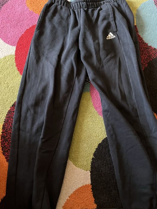 Vând pantaloni de bumbac Adidas
