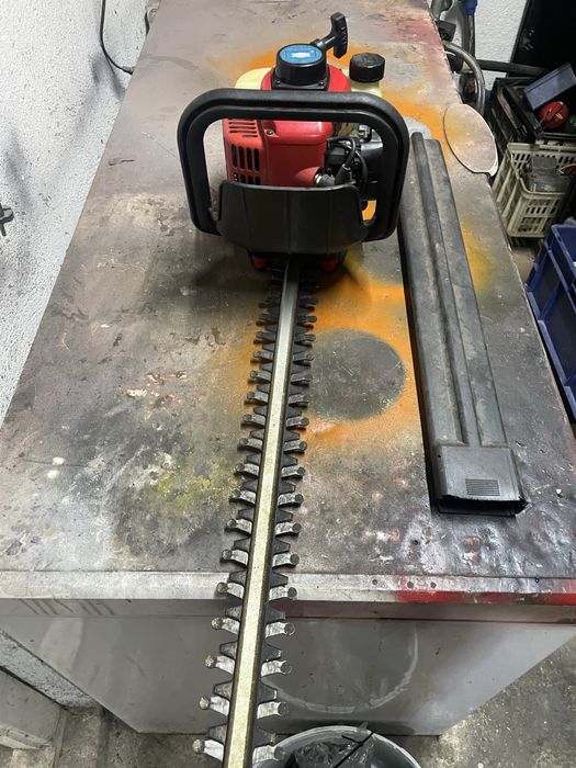 Masina tuns gard viu pe benzina