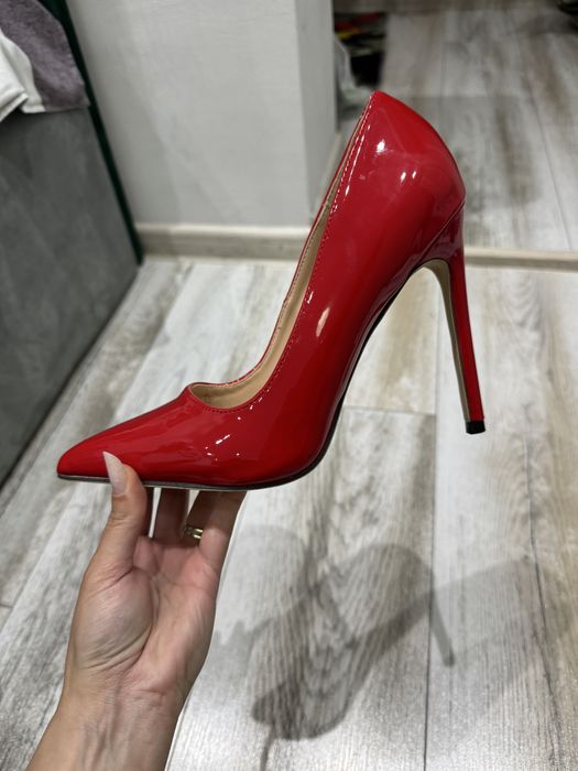 Pantofi stiletto