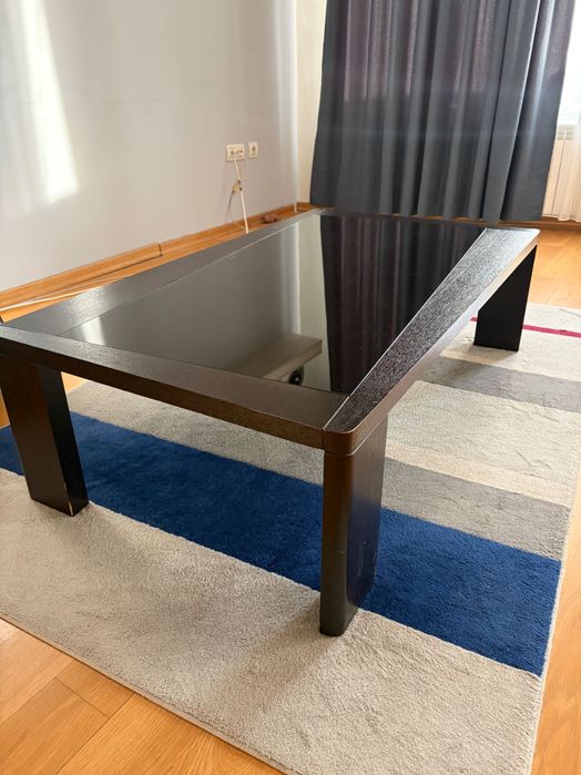 Холна маса за кафе – стилна и практична