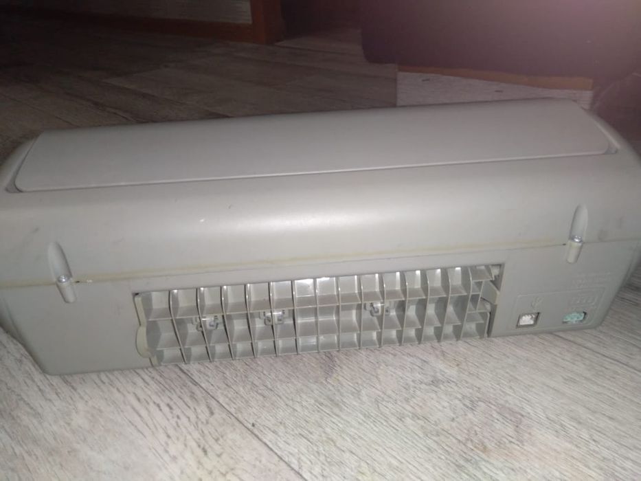 Принтер струйный  в рабочем состоянии цветной.