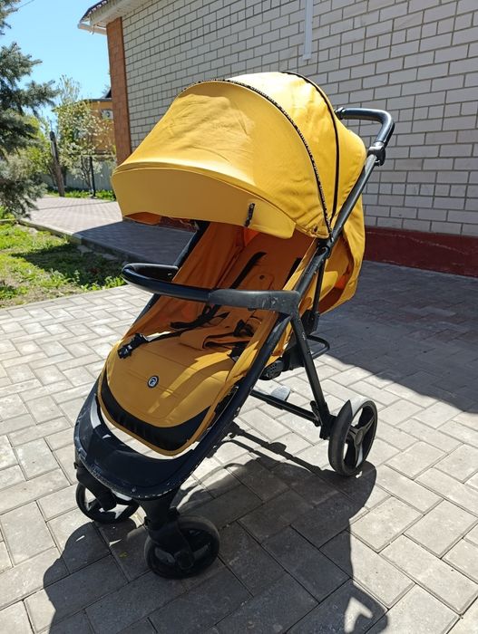 Детская прогулочная коляска