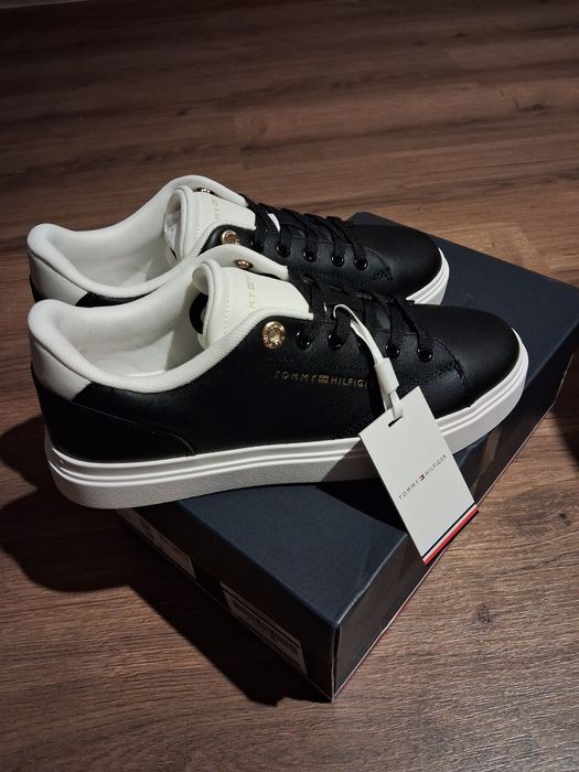 Нови Tommy Hilfiger