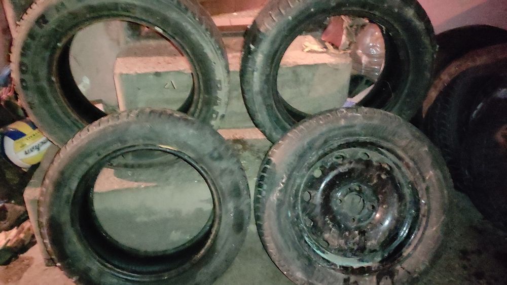 Vând cauciucuri cu sau fara jenți