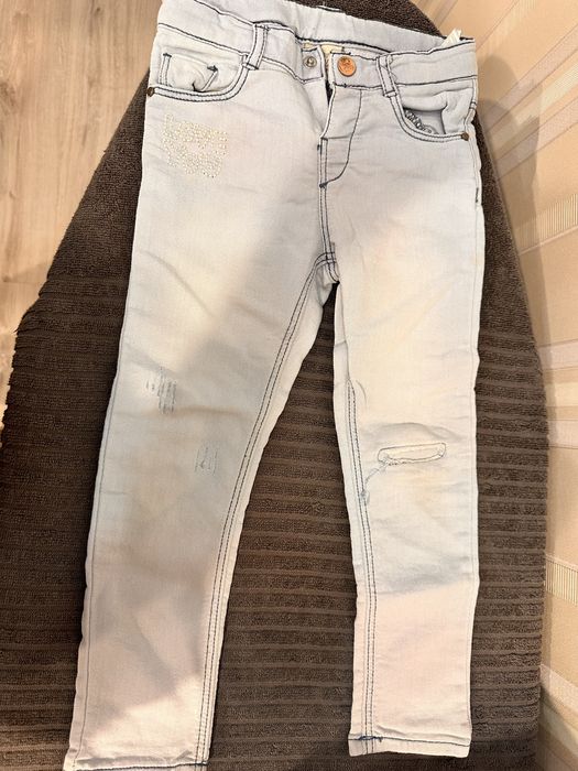 Продам джинсы zara на девочку