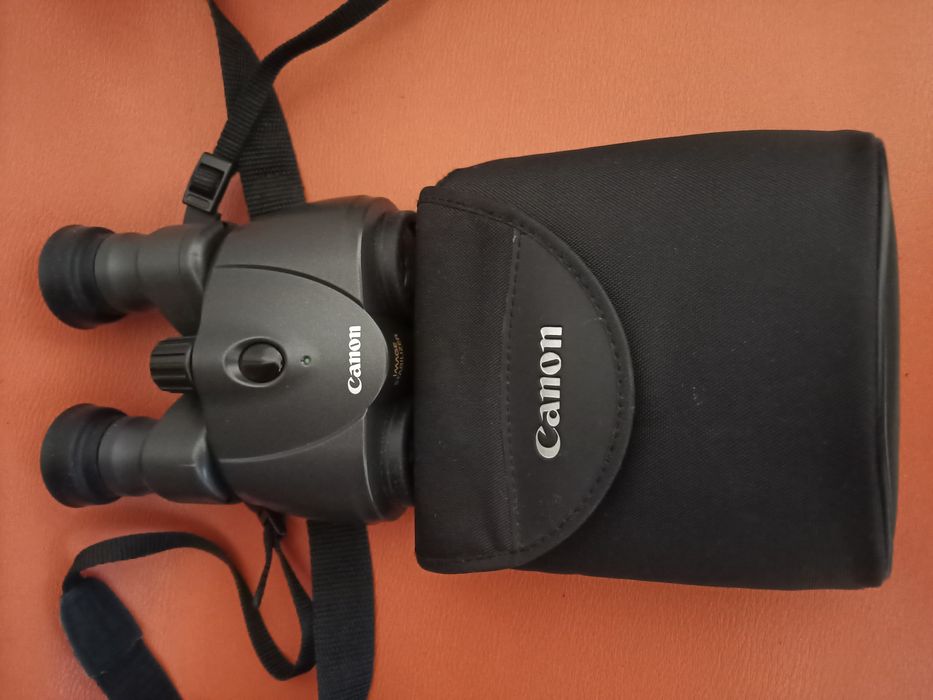 Binoclu Canon 8 x 25 IS/Nikon SportStar EX
• Magnificare: 8x
• Diametr