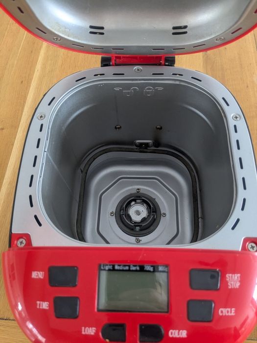 Mașina automata  de făcut pâine albă, integrală,  aluat