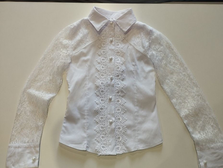 Продам школьную блузку  р 34 на 1-3 класс