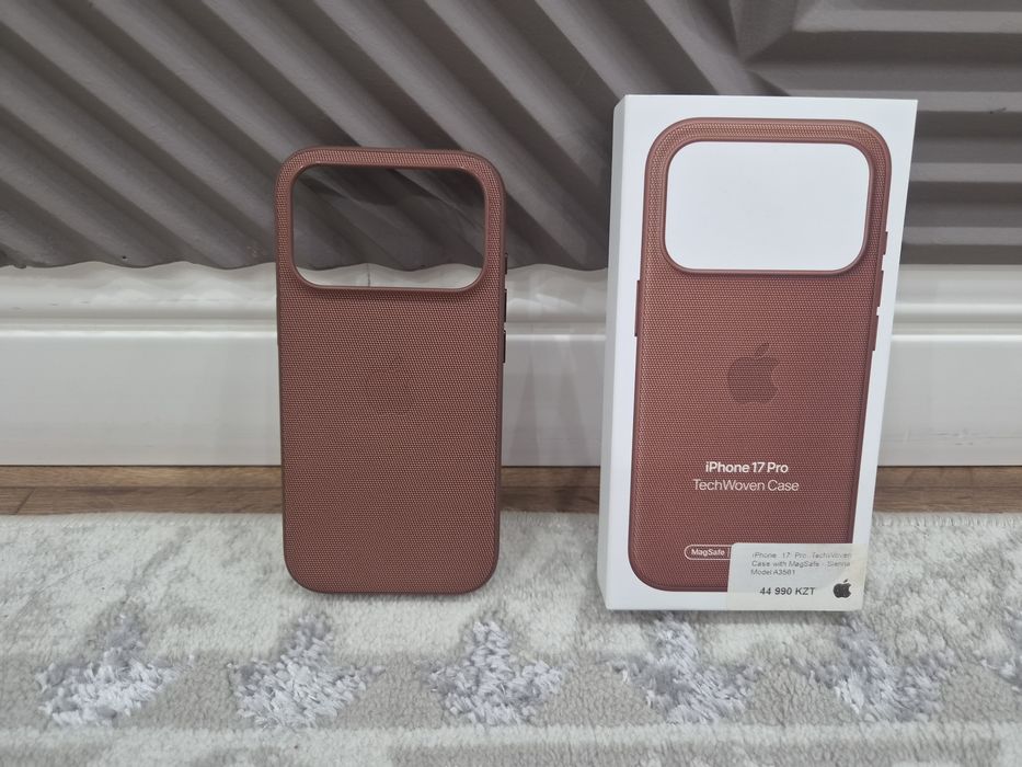 Чехлы Apple и Pitaka оригинальны.Для 17 прое