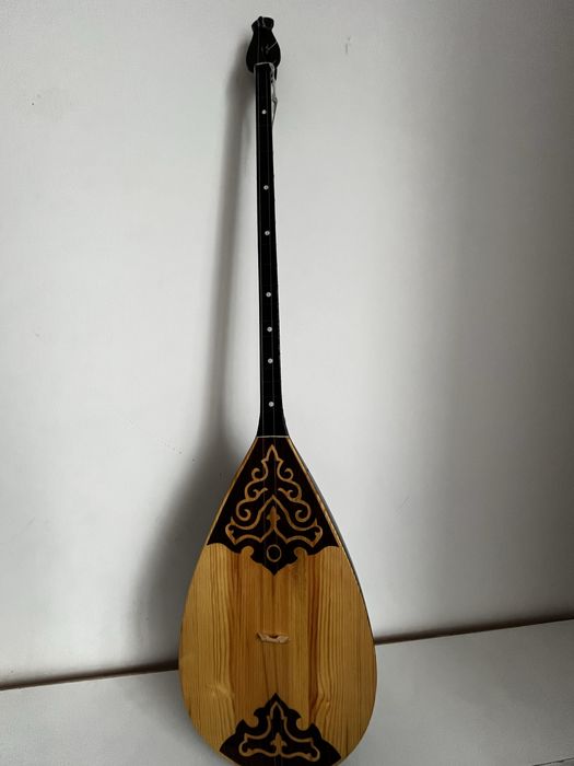 Домбыра в хорошем состояний