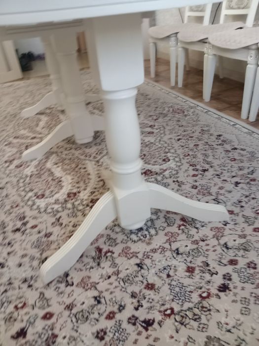 Стол со стульями
